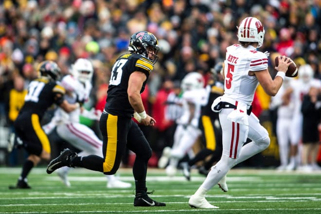 Iowa Hawkeyes love their alternative uniforms