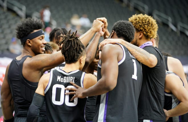 K-State basketball team huddles up