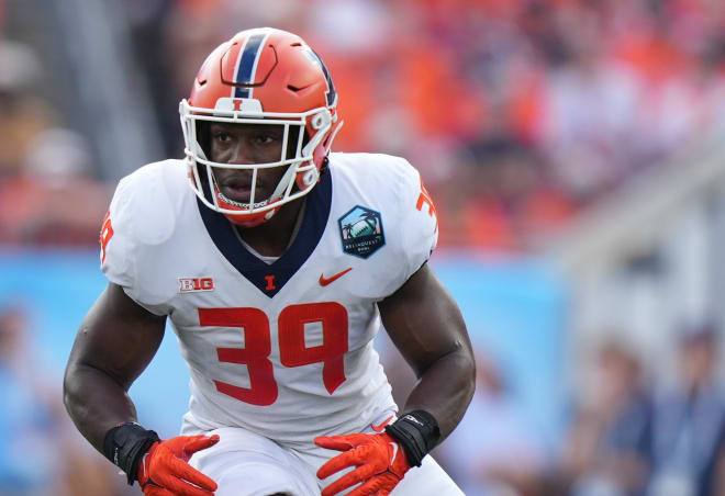 Illinois Fighting Illini linebacker Kenenna Odeluga (39) rushes the passer during the ReliaQuest Bowl between the Illinois Fighting Illini and the Mississippi State Bulldogs on Monday, January 2, 2023 at Raymond James Stadium, Tampa, Fla.