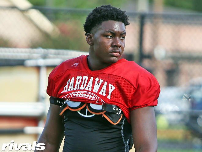 Five-star DE Mykel Williams from Columbus, Ga., will take an official visit to USC this week.