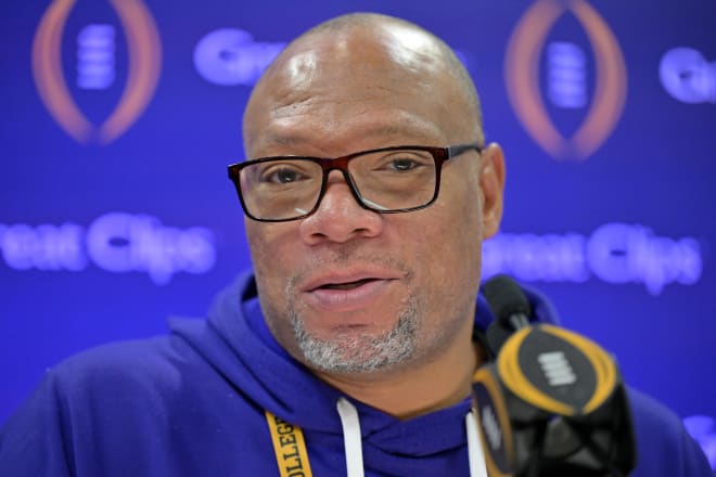 Washington Huskies co-defensive coordinator William Inge talks to the media during media day before the College Football Playoff national championship game against the Michigan Wolverines at George R Brown Convention Center. Photo |  Maria Lysaker-USA TODAY Sports