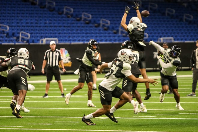Arizona-bound quarterback Demond Williams throws a pass during a joint practice at the All-American Bowl in San Antonio this week.