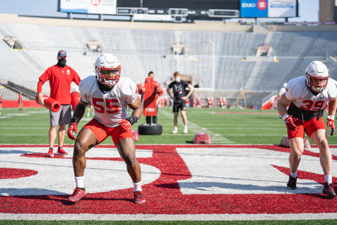 Maema Njongmeta (left) works next to Tatum Grass during Wisconsin's 2021 spring camp