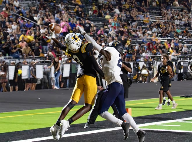 2024 three-star wide receiver Jaylan Brown catches a touchdown with one hand. (Credit: Jaylan Brown)