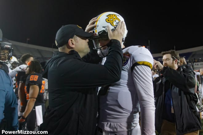 Lock and Odom embrace after Missouri's loss in Lock's final game
