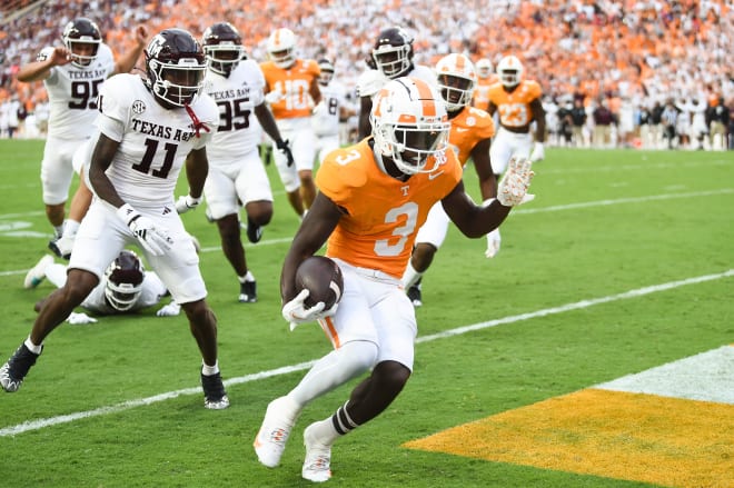 Tennessee defensive back Dee Williams (3) runs into the end zone for a touchdown during a football game between Tennessee and Texas A&M at Neyland Stadium in Knoxville, Tenn., on Saturday, Oct. 14, 2023.