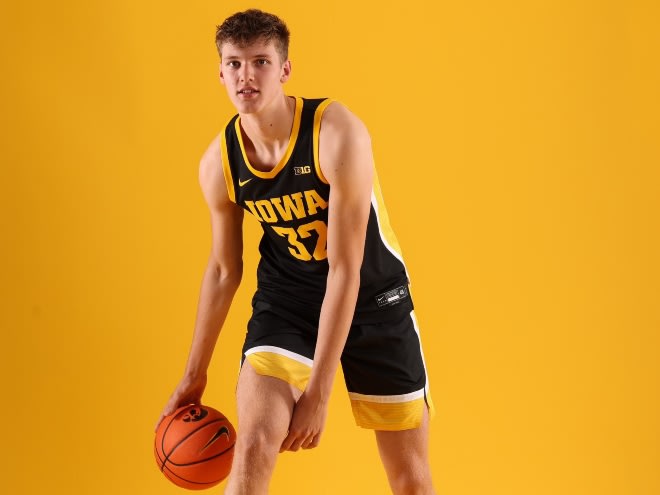 2025 Iowa recruit and seven-footer Eric Reibe took an official visit to Iowa just over two weeks ago. 