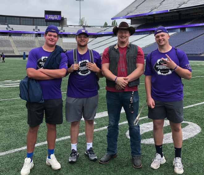 2020 three-star Middleton (Id.) offensive lineman Gaard Memmelaar (center left), with former UW offensive tackle Kaleb McGary (center right) and four-star OL Geirean Hatchett (right) at UW's Dirt Dawg Camp. 