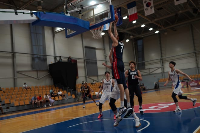 Chet Holmgren dunks for one of his 17 points for Team USA.