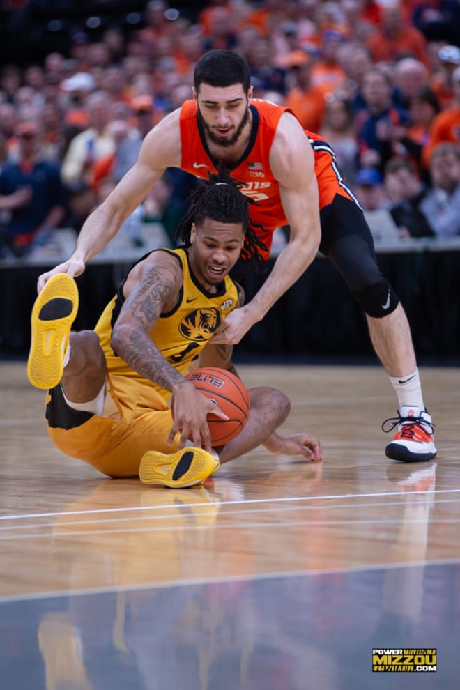 Mitchell Smith contributed six of Missouri's 39 rebounds in a win over Illinois.