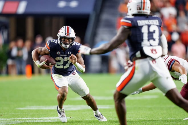 Hunter has the chance to break Auburn's 1,000-yard rusher streak. 