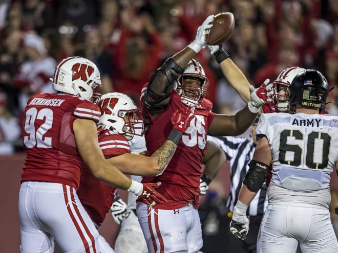 Navy football nose guard Landon Robinson brings 'freak