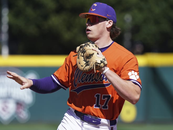 Amick's grand slam delivers a walk-off win for Clemson