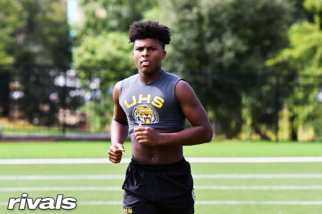 2023 class outside linebacker Jaiden Ausberry has about 30 FBS offers. 