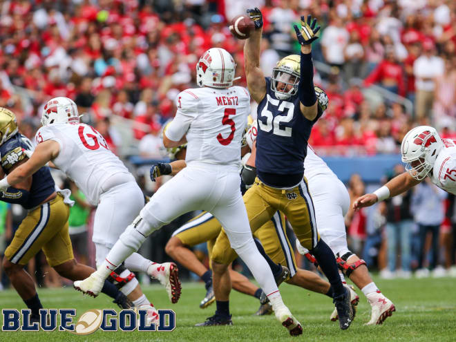 Notre Dame Fighting Irish football senior linebacker Bo Bauer vs. the Wisconsin Badgers
