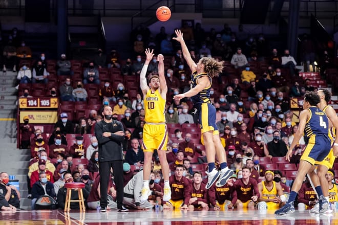 Jamison Battle goes up for a shot against Kansas City (Photo: Kelly Hagenson/Minnesota Athletics)