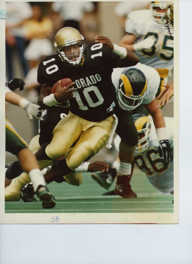 Kordell Stewart runs the ball during a 37-17 win over Colorado State on Sept. 5, 1992