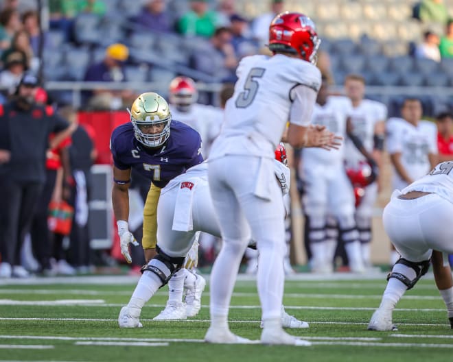 Notre Dame defensive end Isaiah Foskey (7) is coming off a three-sack game against UNLV.