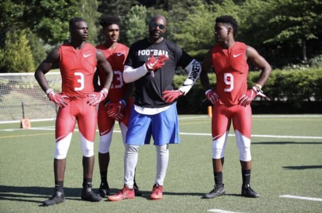 Alabama commitment Xavier Williams (Left) in a photo with NFL Hall of Famer Jerry Rice 