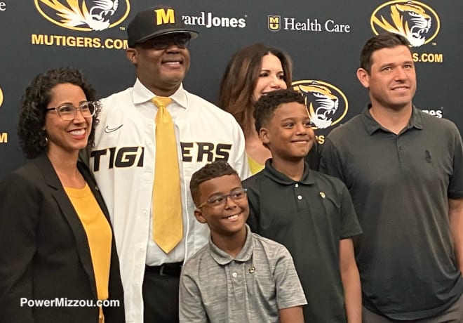 Kerrick Jackson with his family, Mizzou AD Desiree Reed-Francois and former Tiger Ian Kinsler