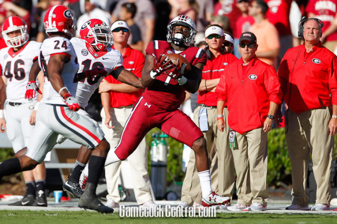Deebo Samuel makes an over-the-shoulder catch against Georgia Sunday.