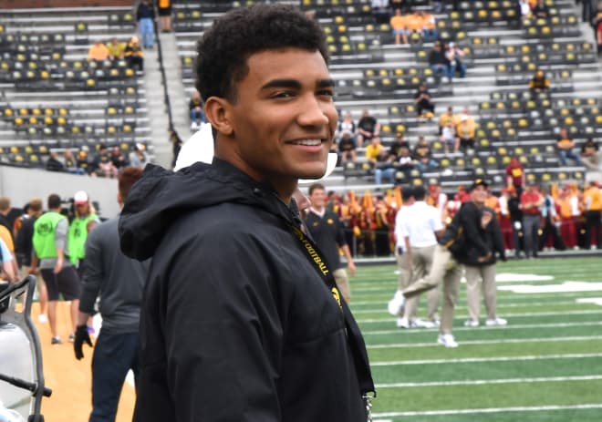 Tight end Josiah Miamen is headed to Iowa to play for the Hawkeyes.