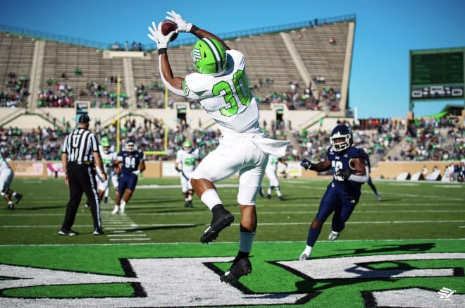 Var'Keyes Gumms, a tight end from North Texas who entered the transfer portal on Saturday, reported an offer from Arkansas on Saturday. 