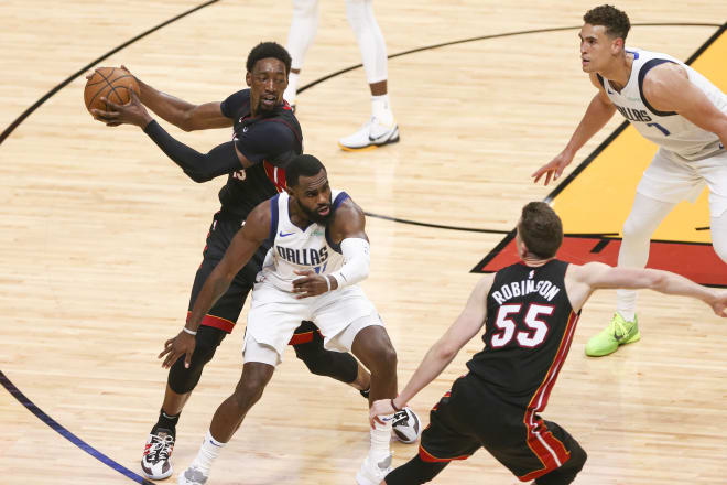 Former Michigan Wolverines basketball players Tim Hardaway Jr. and Duncan Robinson played against each other Tuesday night.