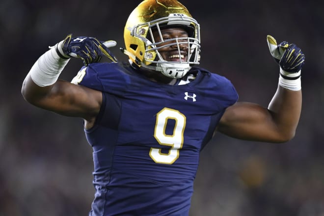 Notre Dame fifth-year senior defensive end Daelin Hayes