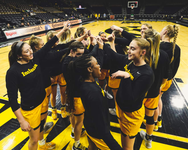 Iowa women's hoops team will have the weekend off as Indiana is on pause. (Photo: hawkeyesports.com)
