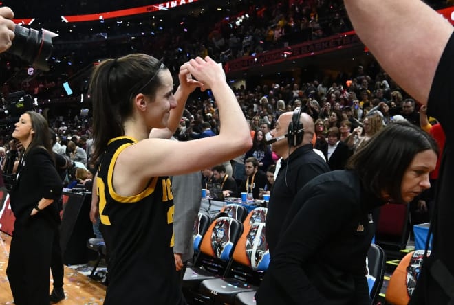 Caitlin Clark makes a heart gesture to the crowd as she leaves the floor for the last time as an Iowa Hawkeye.