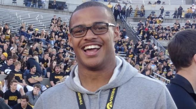Tight end Noah Fant is set to sign with the Hawkeyes on Wednesday.
