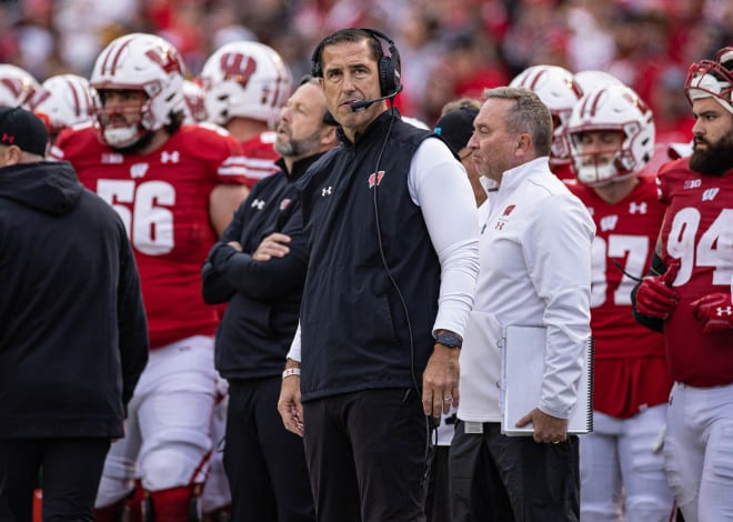 Wisconsin Badgers vs. Illinois Fighting Illini football photos