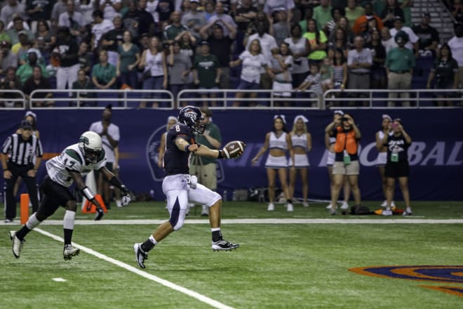 Eric Soza scores the first touchdown in program history. 