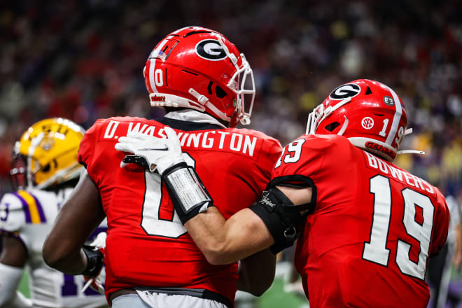 Brock Bowers gets the cold shoulder from Mackey Award