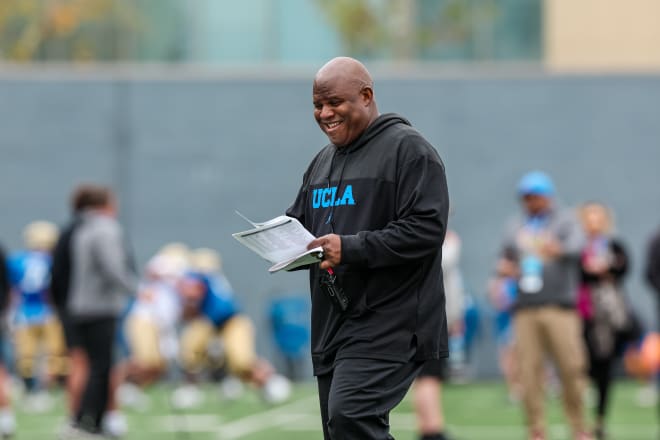 UCLA offensive coordinator/associate head coach Eric Bieniemy had plenty of feedback for the Bruins’ offense at Thursday’s practice.