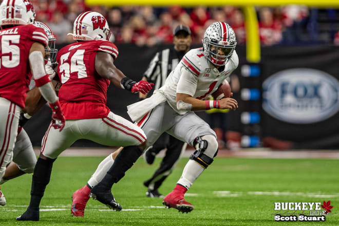 Ohio State quarterback Justin Fields looks to escape Wisconsin inside linebacker Chris Orr in the 2019 Big Ten Championship game.