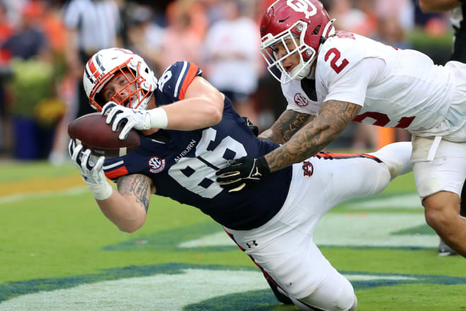 Deal's TD catch gave Auburn a 21-10 lead early in the 4th quarter.