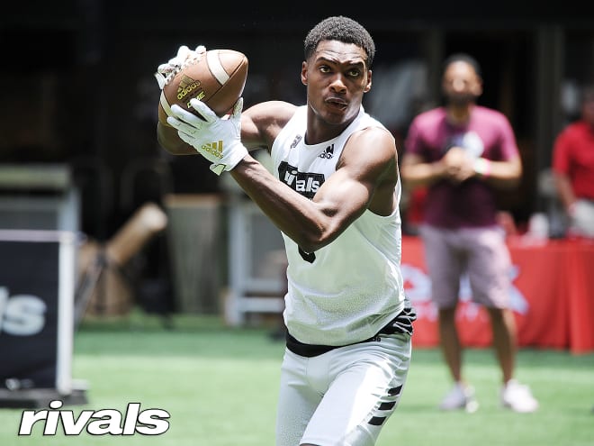 Five-star Notre Dame pledge Jordan Johnson had two receptions for 59 yards and a touchdown to help St. Louis De Smet defeat St. Louis Chaminade 32-31 this past weekend.