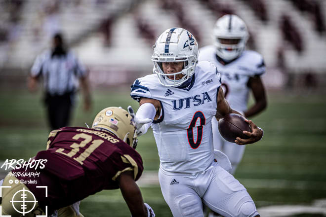 Frank Harris scored four touchdowns for UTSA against Texas State in 2020, three on the ground and one through the air.