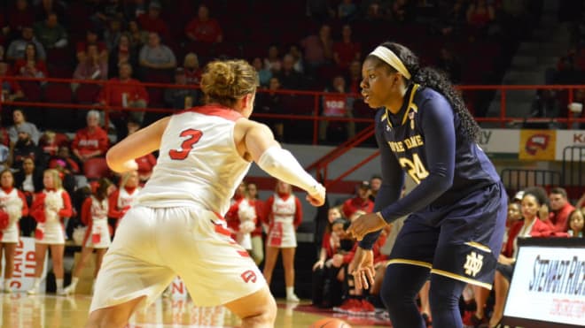 Junior Arike Ogunbowale;s 21 points paced Notre Dame in the win at Western Kentcuky
