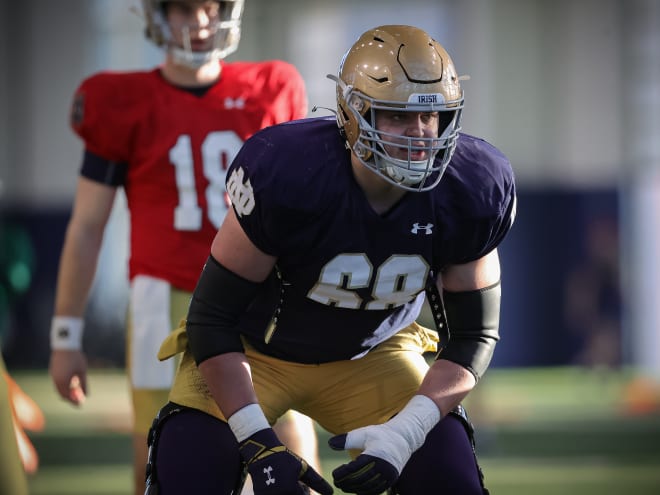 Former Notre Dame offensive lineman Michael Carmody has committed to transfer to UCLA.