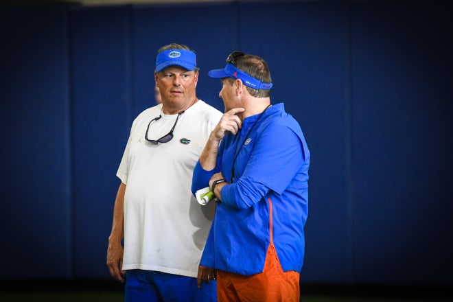 Florida coach Dan Mullen (right) speaks with defensive coordinator Todd Grantham. 