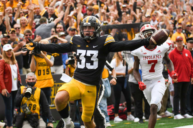 Cornerback Riley Moss will be returning to Iowa in 2022.