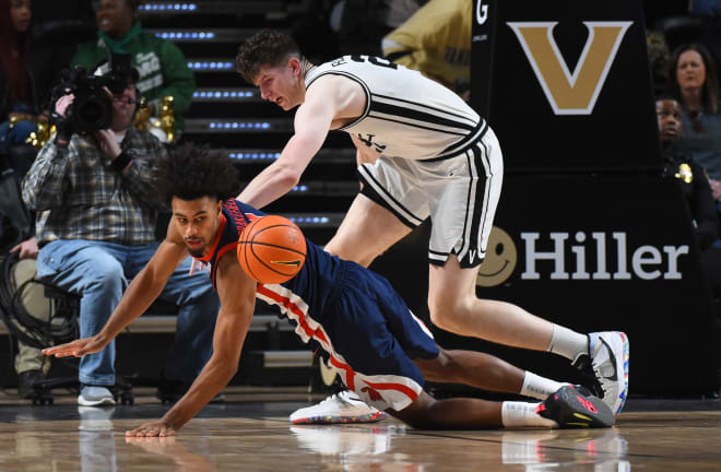 Ole Miss Rebels forward Jaemyn Brakefield (4) and Vanderbilt Commodores forward Liam Robbins (21) work for a loose ball during the second half at Memorial Gymnasium. Mandatory Credit: Christopher Hanewinckel-USA TODAY Sports