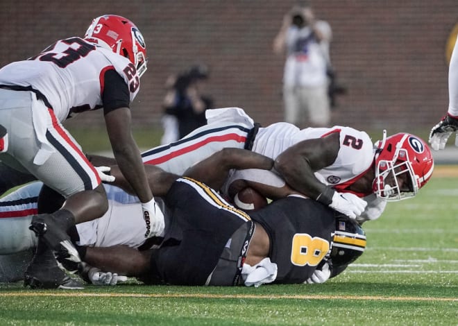 Smael Mondon tackle Nathaniel Peat during Georgia's game against Missouri. (Denny Medley/USA TODAY Sports)