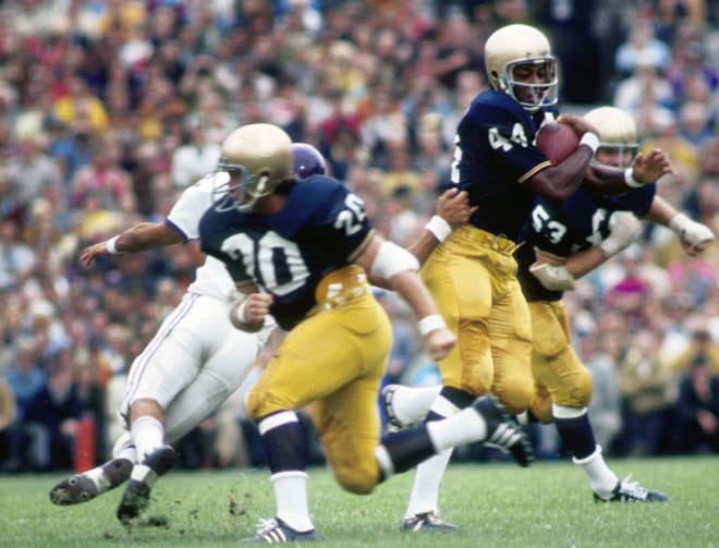 Former Irish wide receiver Thom Gatewood (44) runs with the ball in a 1971 game with Northwestern.