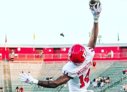 Rutgers WR Isaiah Washington making a one-handed catch during the 2021 Scarlet-White spring game