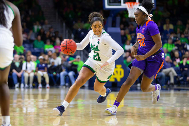 Notre Dame sophomore guard Anaya Peoples