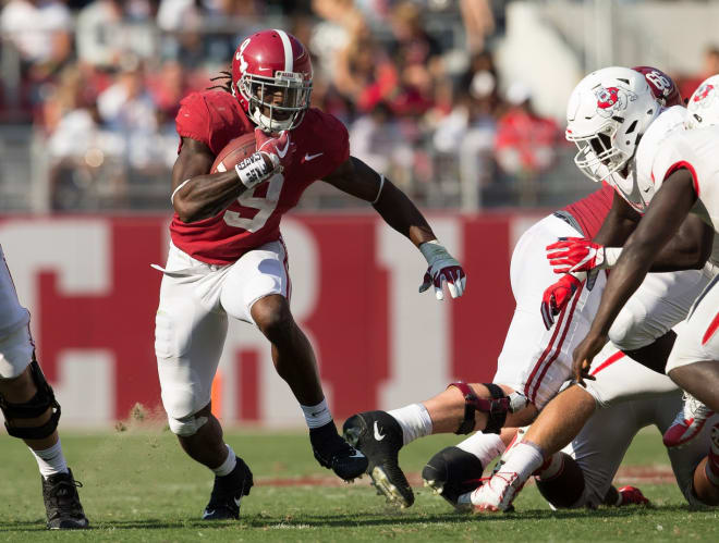 Alabama Crimson Tide running back Bo Scarbrough (9) carries the ball against Fresno State Bulldogs at Bryant-Denny Stadium. Photo | USA Today